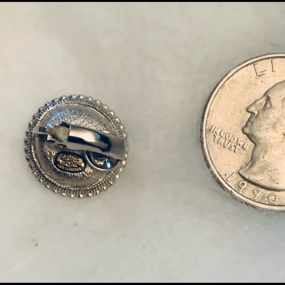 single Chanel Black Earring - Picture 2 of 3